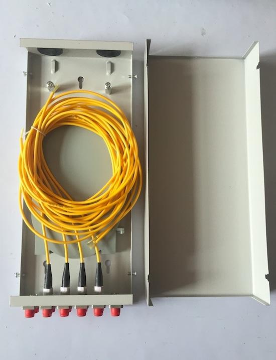 Mini Wall Outlet Fiber Distribution Box 4 / 8 / 12 Core FTTH Termination Box